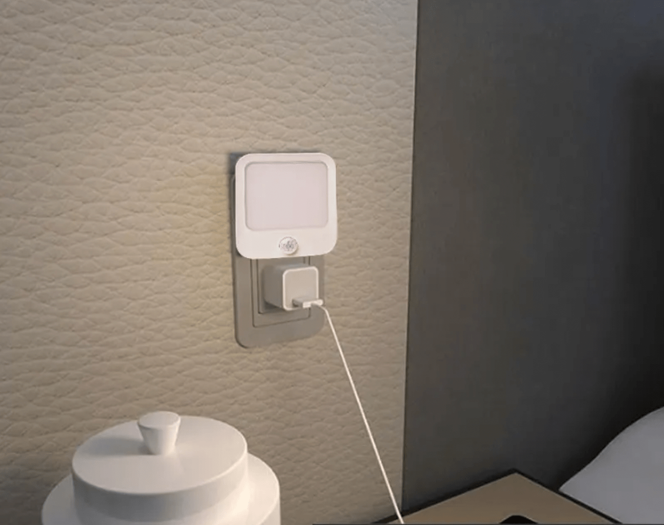 Nightlight - Motion Sensing Red Circadian Friendly DreamWalkerz