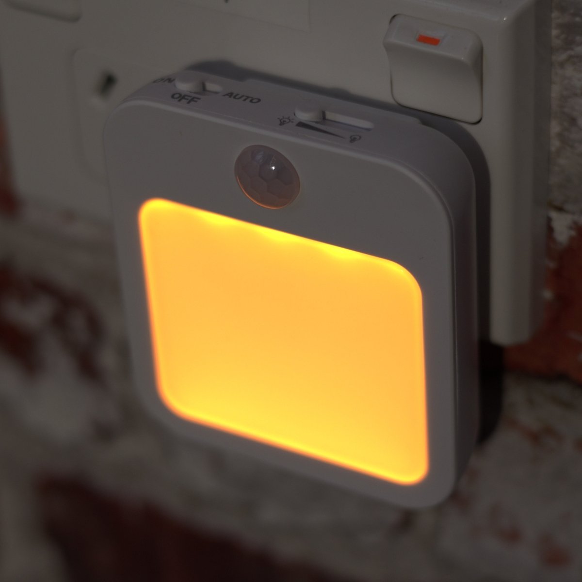 NoBlue Deluxe Plugin Amber Night Light BlockBlueLight