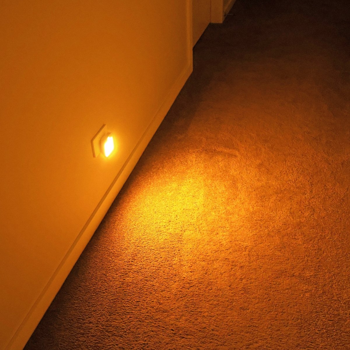 NoBlue Deluxe Plugin Amber Night Light BlockBlueLight